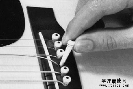 吉他弦怎么换？新手换吉他弦的方法