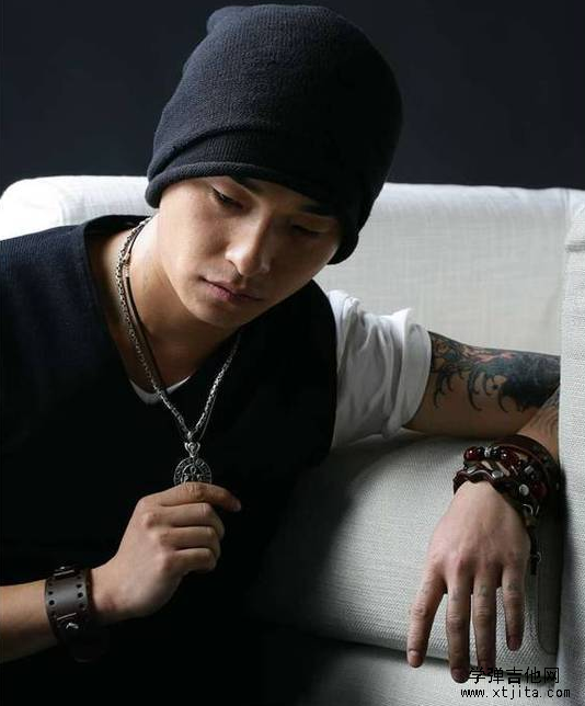 岳定辉代言SigmaGuitars品牌吉他 人气爆增
